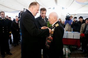 24 февраля: На «Крузенштерне» состоялось вручение медалей к 70-летию Победы