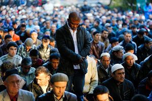 4 октября: мусульманский молебен в парке Южный