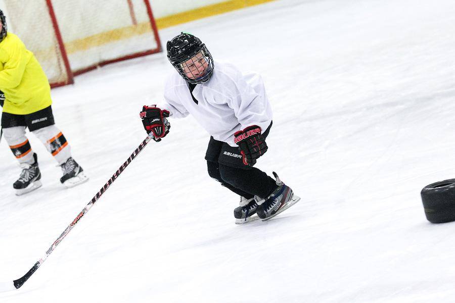 Игры на льду: обзор детских секций по хоккею и керлингу в Калининграде и области