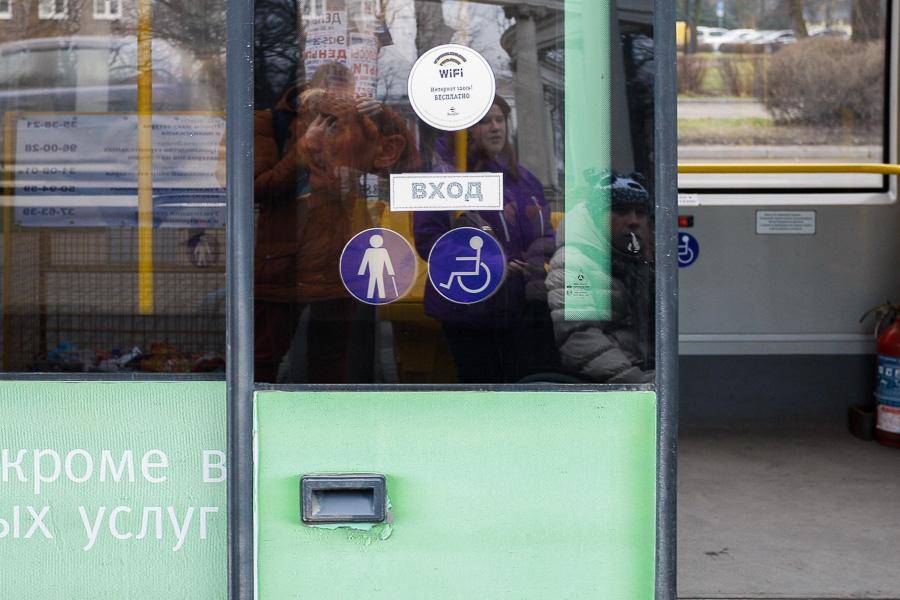 «Так и живем!»: как повернуть водителей троллейбусов Калининграда лицом к инвалидам