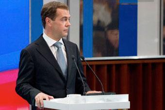Медведев предложил упростить регистрацию партий
