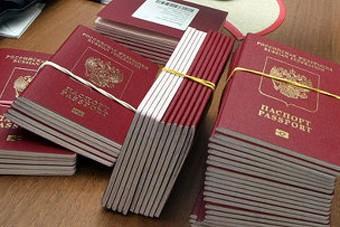 Еврокомиссары считают, что нужно увеличивать количество выдаваемых россиянам виз 