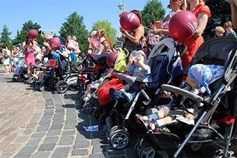 «Российская газета»: маткапитал повысил рождаемость вторых и третьих детей на 40%