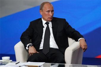 Медведев предложил Путину баллотироваться в президенты 
