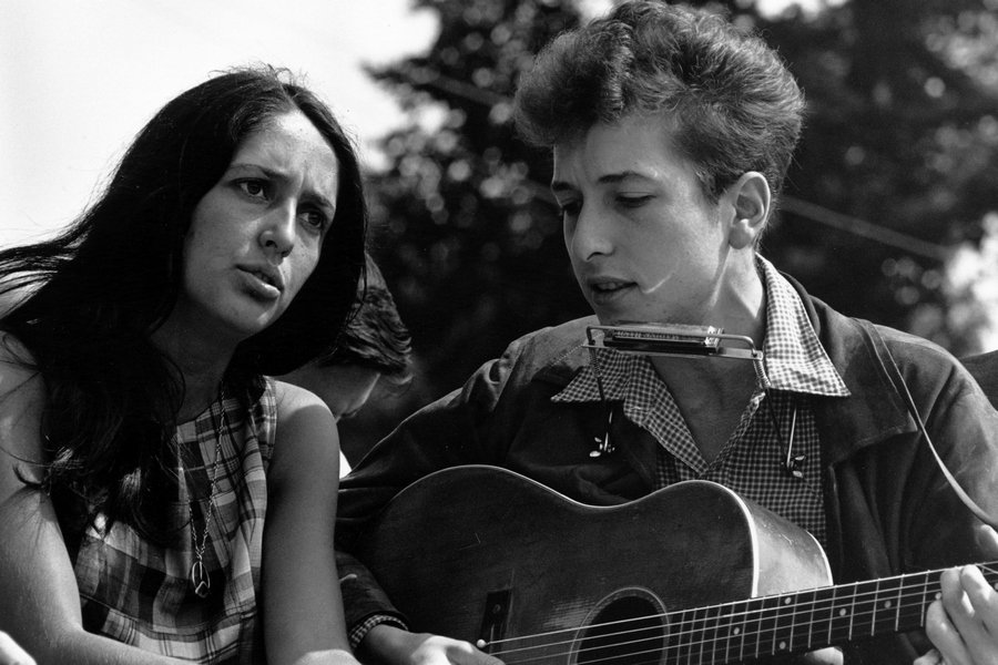Боб Дилан и Джоан Баез, август 1963 года, фото с «Википедии»