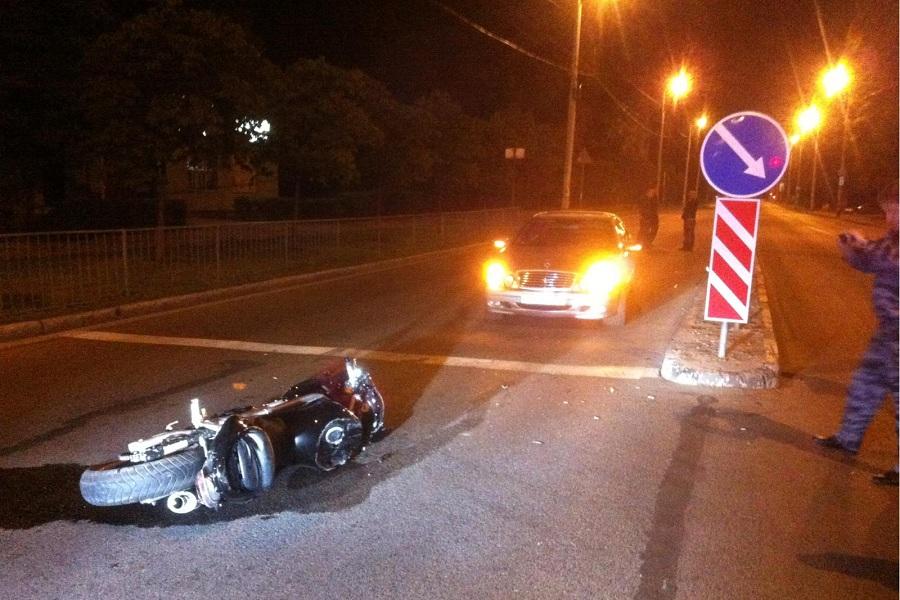 На ул. Горького в ДТП погибла пассажирка мотоцикла, водитель в реанимации (+фото)