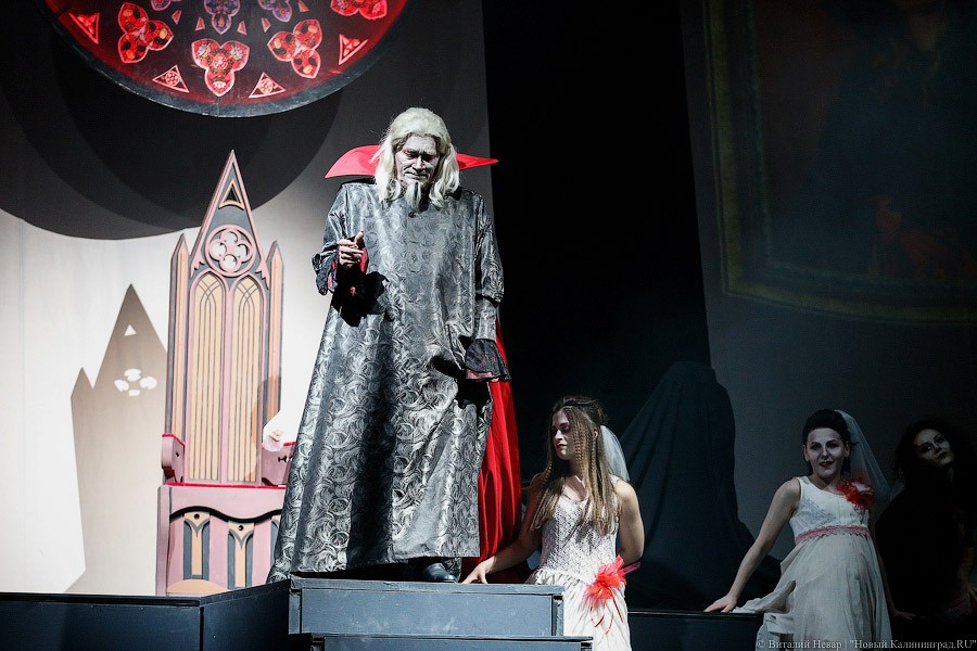 Премьера живых мертвецов: спектакль «Дракула» в Калининградском драмтеатре