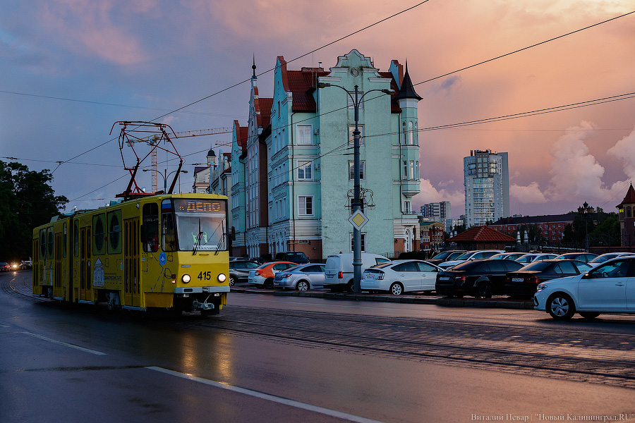Не Калик, а Кёниг: в Калининграде запустили спектакль-променад в трамвае (фото)