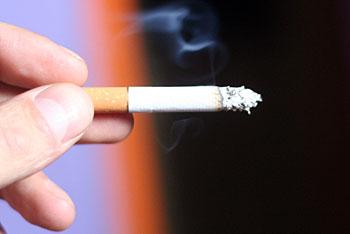 Правительство РФ согласилось запретить курение в общественных местах