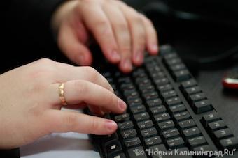 Опрос: россияне  ищут информацию и общаются с помощью интернета
