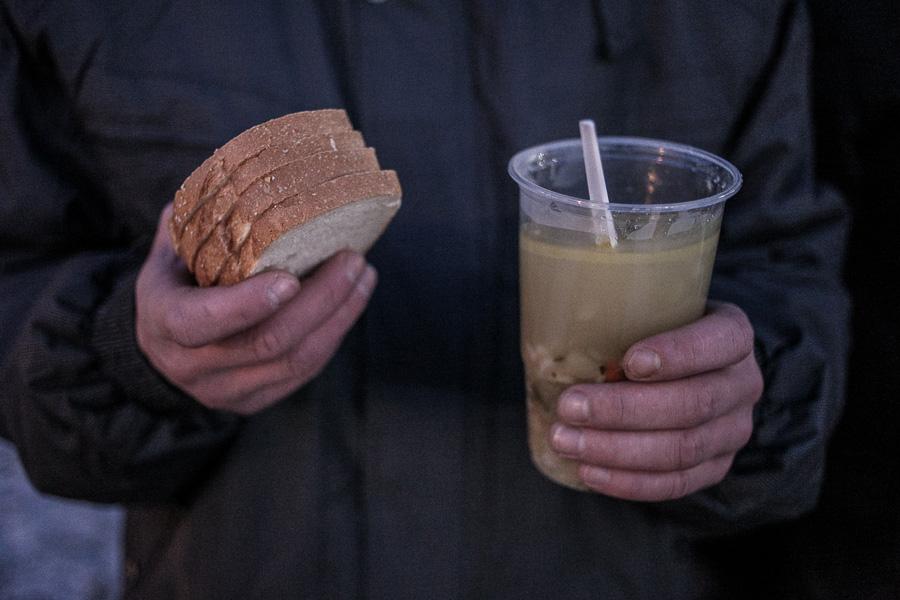 Суть супа: кто кормит калининградских бездомных