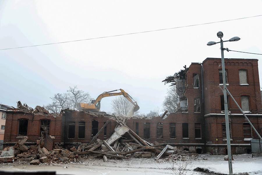 Ресторан в параллельной вселенной: здание оберлицея на Томской почти снесли