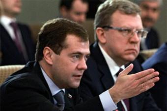 Медведев принял отставку Кудрина