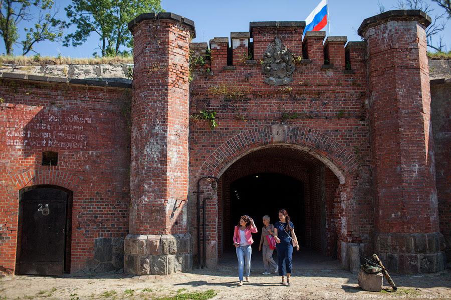 С легендами и зоопарком: форт Дёнхофф под Калининградом открылся для туристов