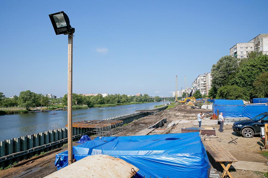 «Шик, красота, а там — нищета»: что происходит с реконструкцией набережной Трибуца (фото)
