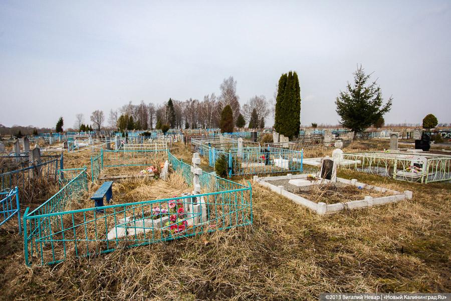На родине Цуканова в пос. Липово тонет кладбище (+фото)