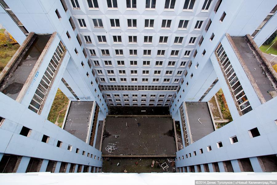 Взгляд с 22 этажа: губернатор и мэр забрались на крышу Дома Советов