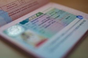 Николай Цуканов хочет, чтобы калининградцы могли покупать шенгенские визы на границе