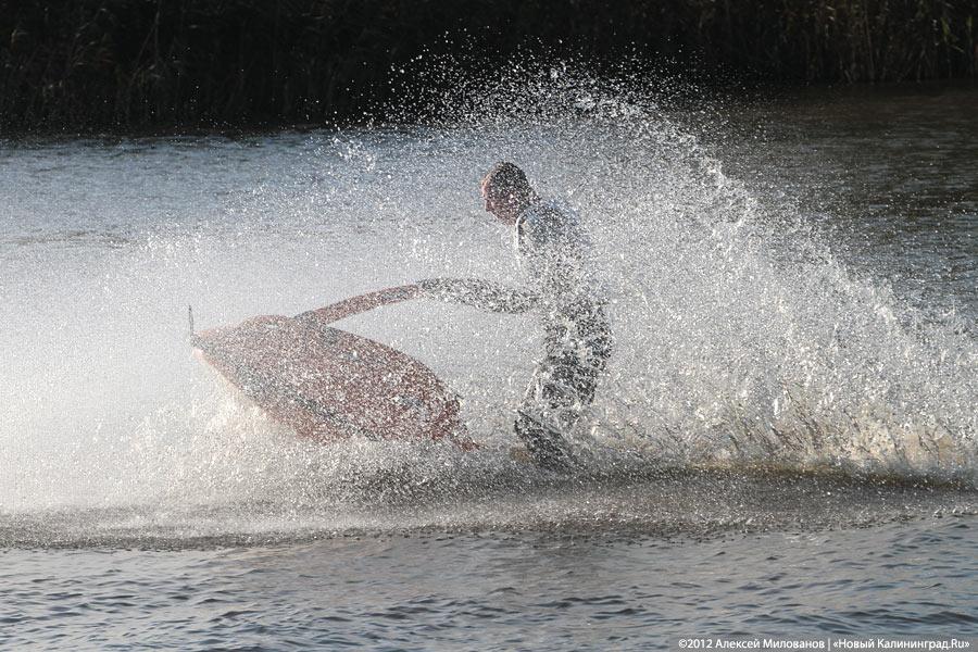 «Конец в воду»: фоторепортаж с закрытия аквабайк-сезона на Преголе