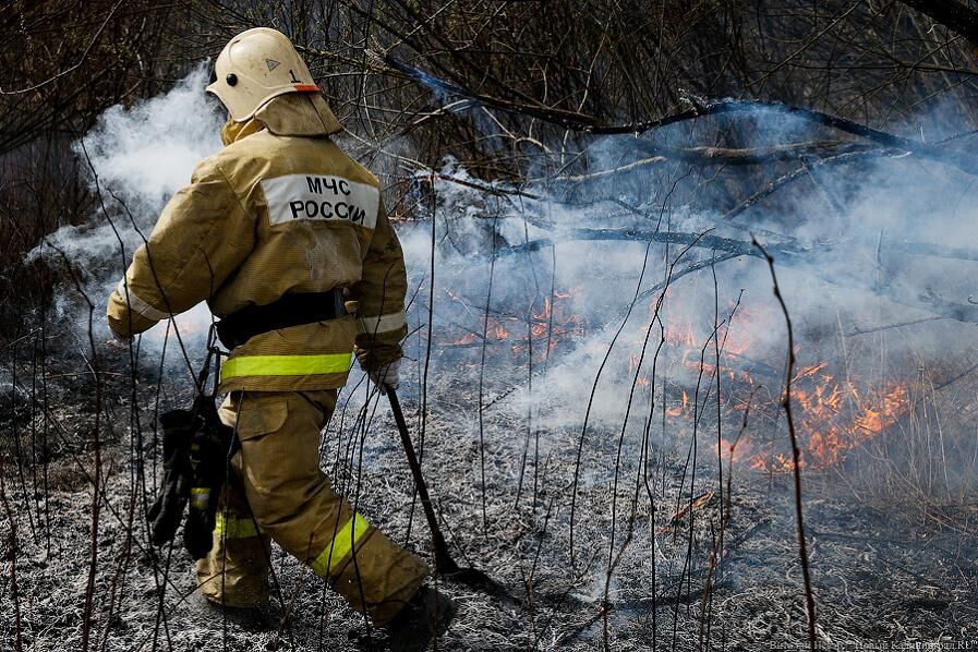 За сутки пожарные 20 раз выезжали на тушение горящей травы в регионе