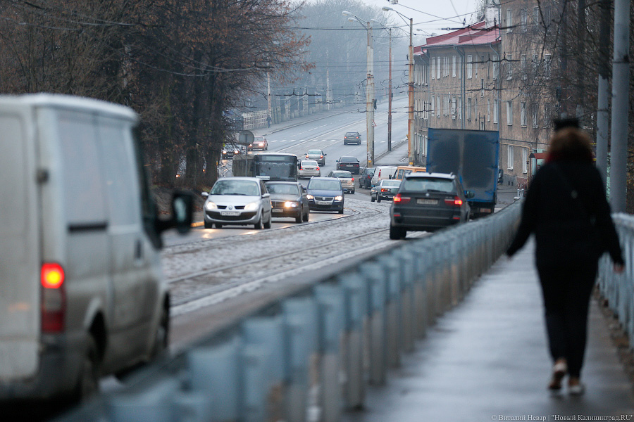 На Суворова без перемен: как «едет» мост через неделю после открытия 