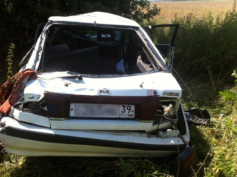 В Славском районе в кювет опрокинулась «Мазда», водитель травмирована (фото)
