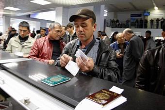 Цуканов предложил федералам установить контроль за числом рейсов из Средней Азии