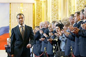 Медведев объяснил, почему нельзя увольнять министров