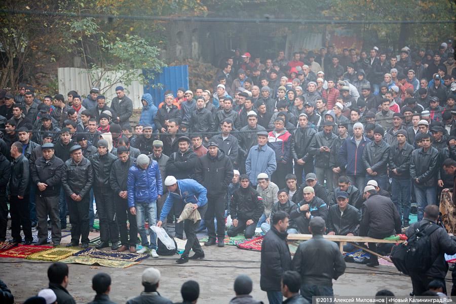 Намаз на стройплощадке: в Калининграде мусульмане отметили праздник окончания хаджа (фото)