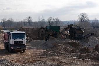 С января полиция изъяла 57 грузовиков и экскаваторов за незаконную добычу песка