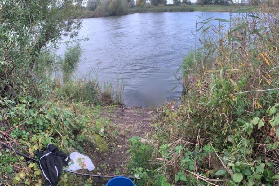 СК: под Славском в реке Матросовка рыбаки нашли тело мужчины (фото)