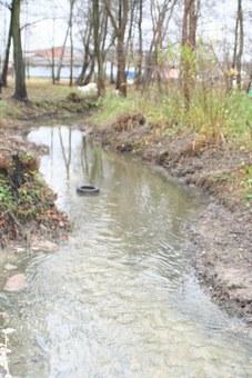 Предприятия продолжают загрязнять реку Лесную, отказываясь строить коллектор