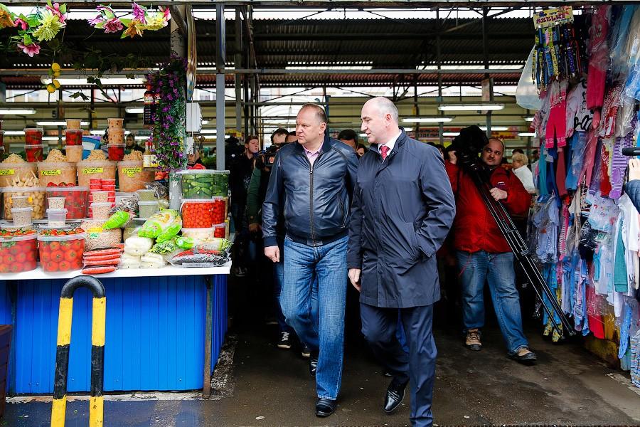 «Я вижу, цены выросли»: Николай Цуканов побывал на Центральном рынке города