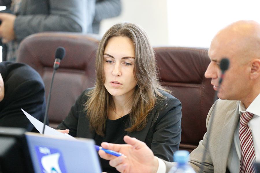 Депутат горсовета Давыденко отказалась комментировать информацию о своём родстве со Шкилями