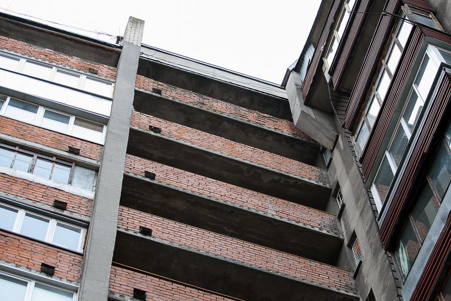 В Калининграде 15-летняя школьница выбросилась с 12-го этажа (фото)