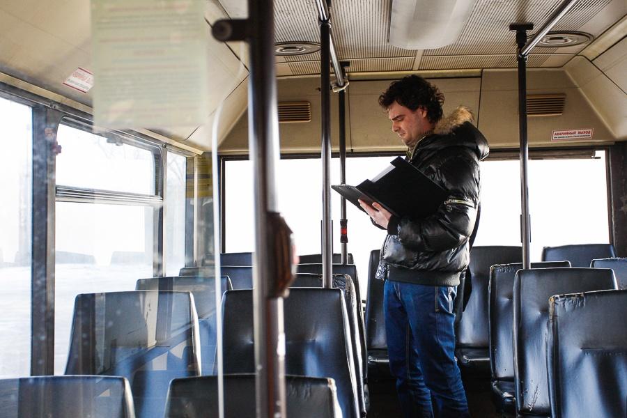 Изумительная тенденция: как сотрудники мэрии Калининграда проверяли состояние автобусов (фото)