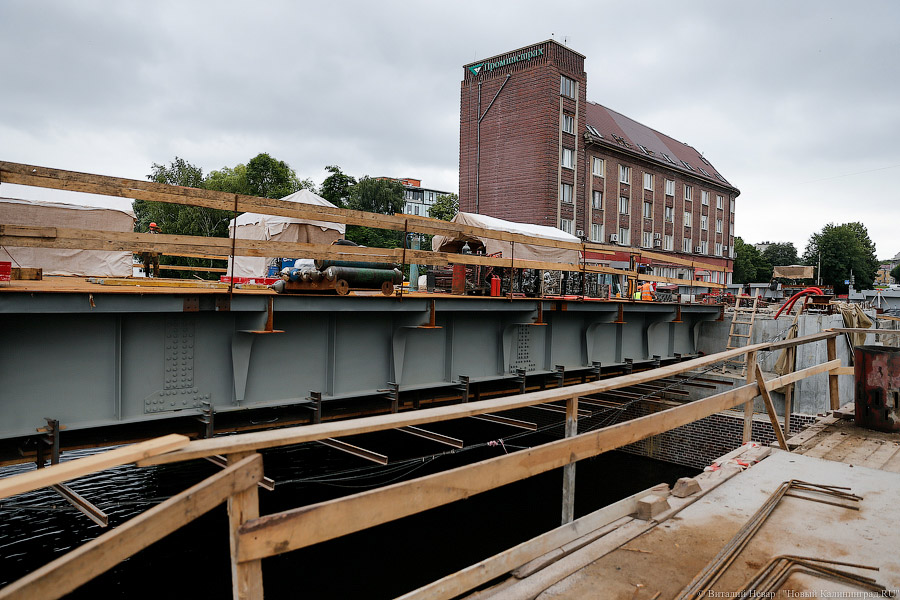 Подарок мэру: как строители успевают ремонтировать Деревянный и Высокий мосты