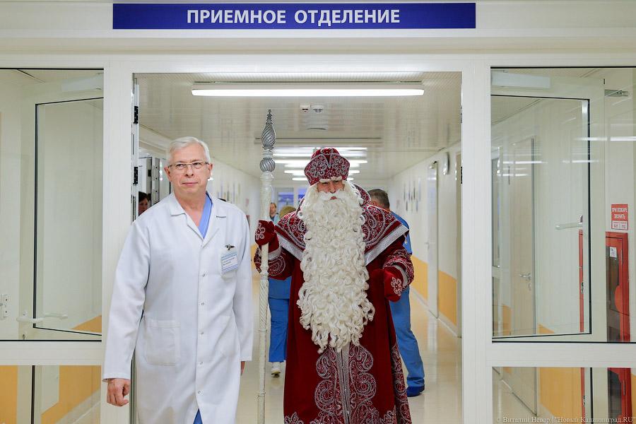 «Он настоящий»: региональный кардиоцентр посетил Дед Мороз из Великого Устюга