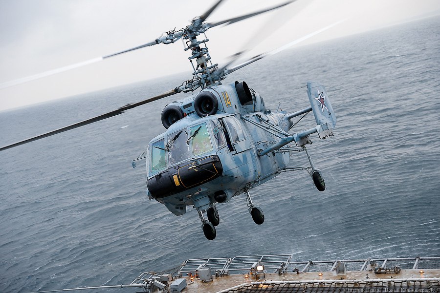 Под Янтарным в море упал военный вертолет, есть погибшие