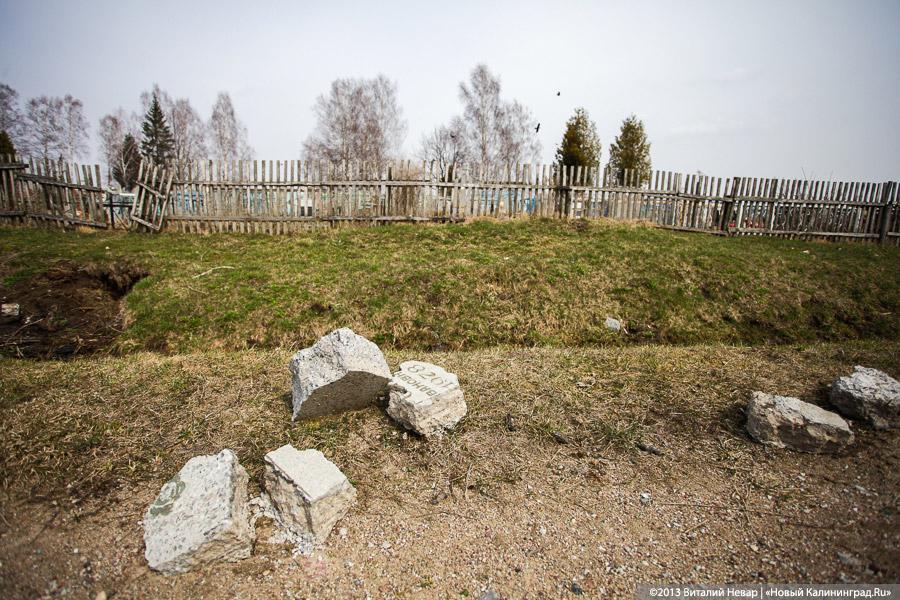 На родине Цуканова в пос. Липово тонет кладбище (+фото)
