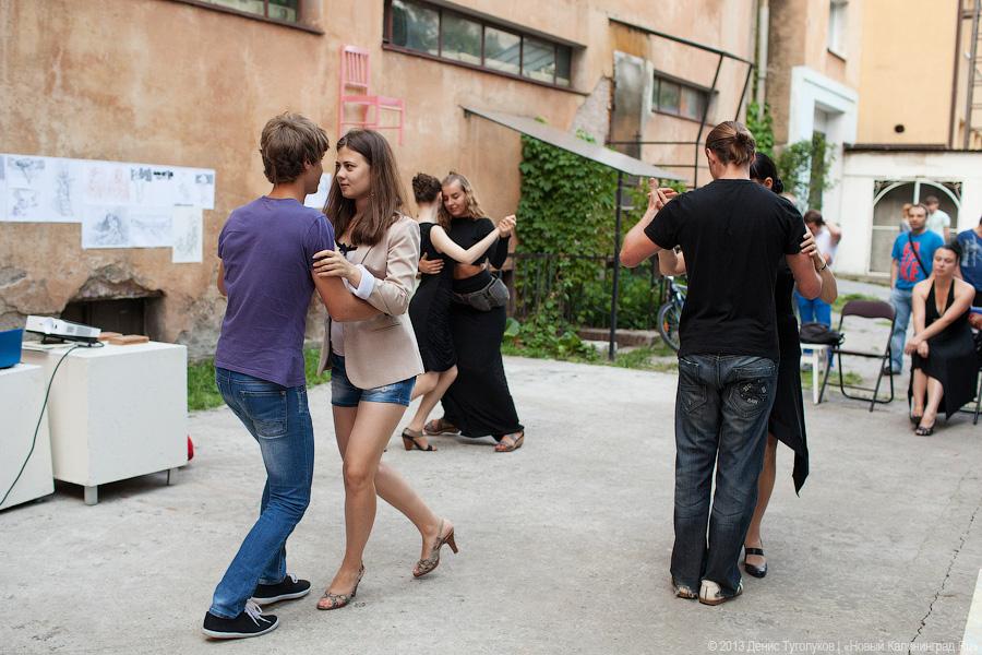 Суета вокруг шкафа: в Калининграде открылась интеллектуальная арт-площадка