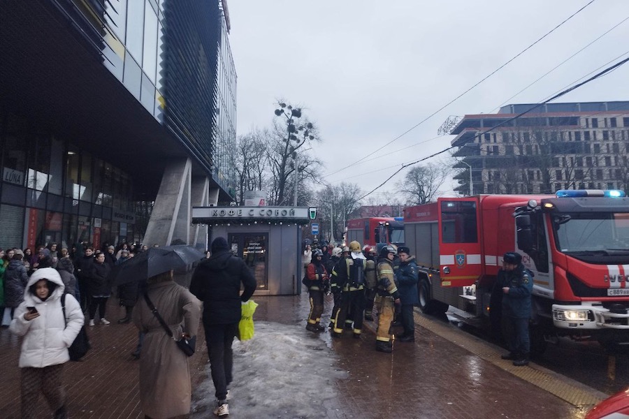 Из ТЦ «Акрополь» эвакуировали персонал и посетителей (фото) (дополнено)