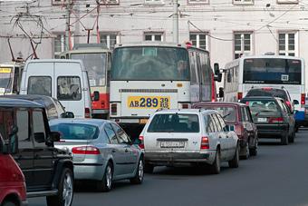 В России начали выдавать водительские права нового образца