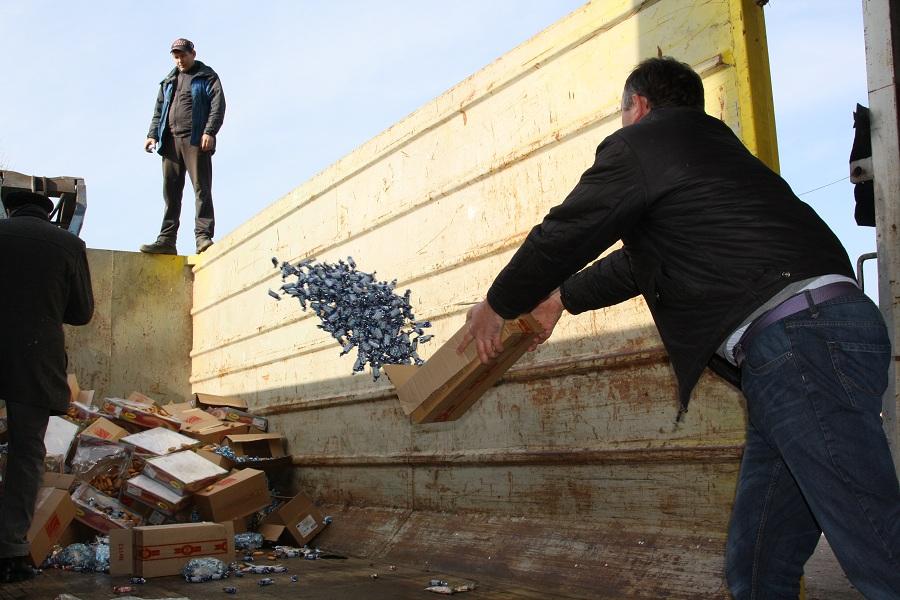 Калининградская областная таможня закопала крупную партию контрабандного товара (фото)