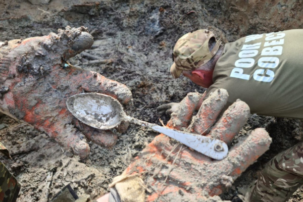 Штрафники у дороги: под Калининградом нашли братскую могилу, которую искали 20 лет (фото)