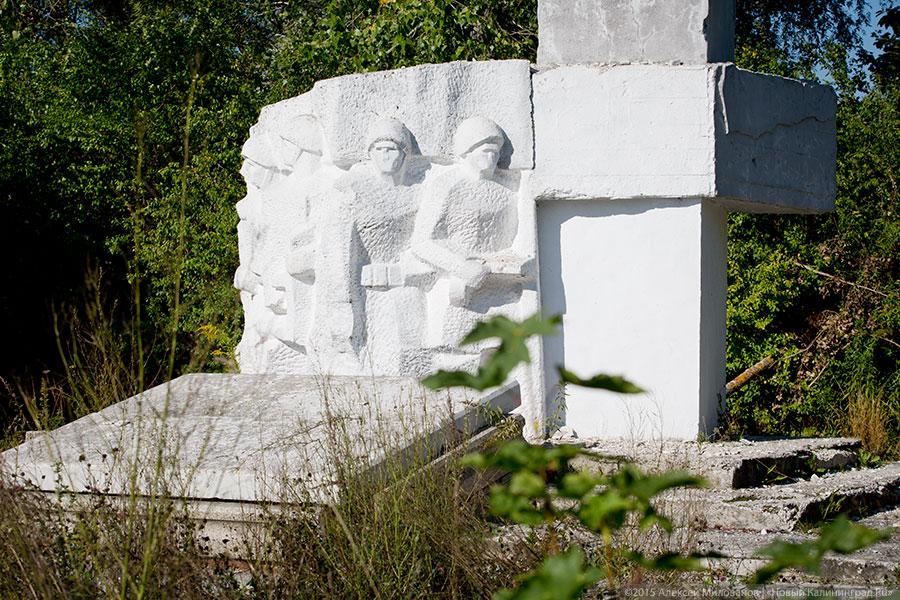 «Невечная память»: что осталось от монумента в Пененжно (фото)