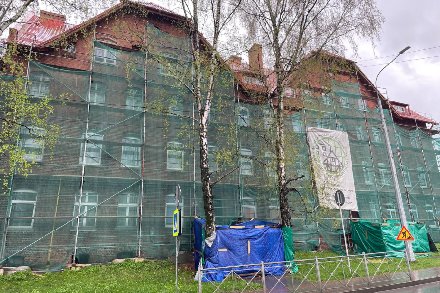 В Черняховске начали ремонт фасадов исторических домов на улице Победы