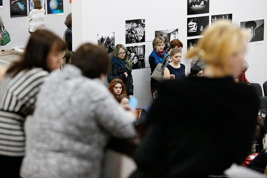 Картинки с выставки: открытие Балтийской биеннале фотографии