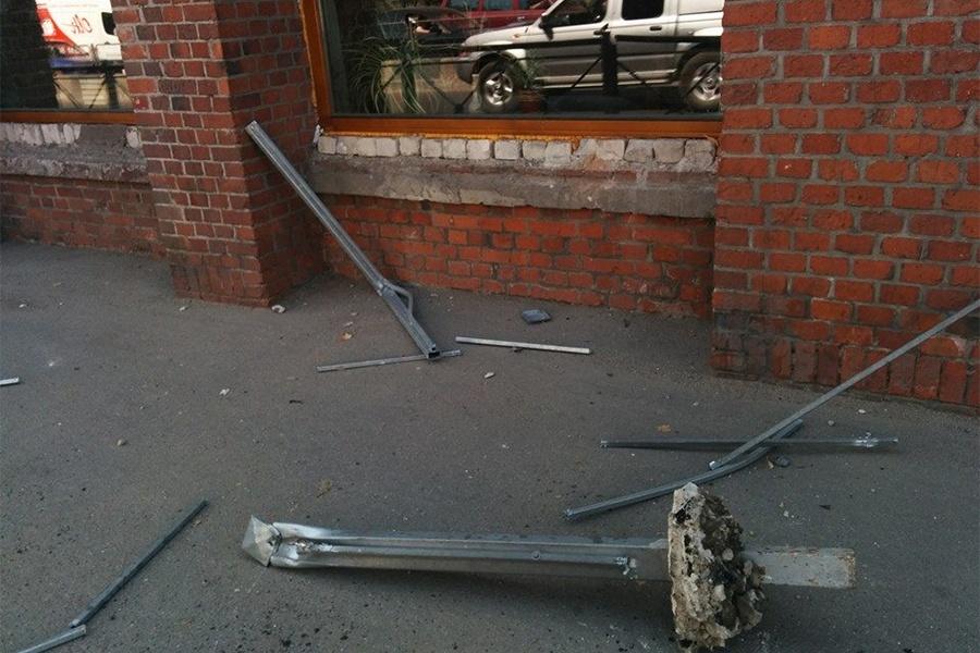 На Московском проспекте самосвал едва не врезался в Закхаймские ворота (фото)