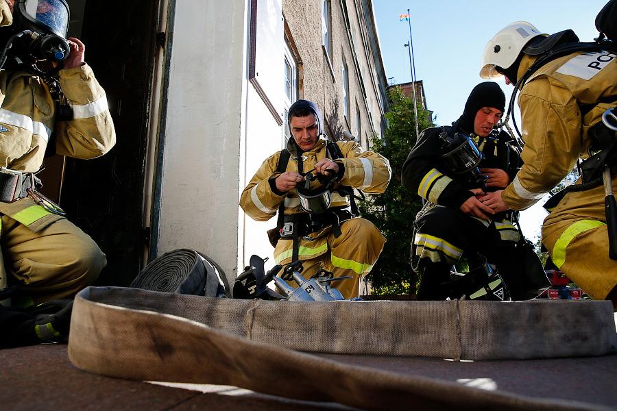 «Мы бы ведрами быстрее потушили»: как пожарные здание правительства «спасали»